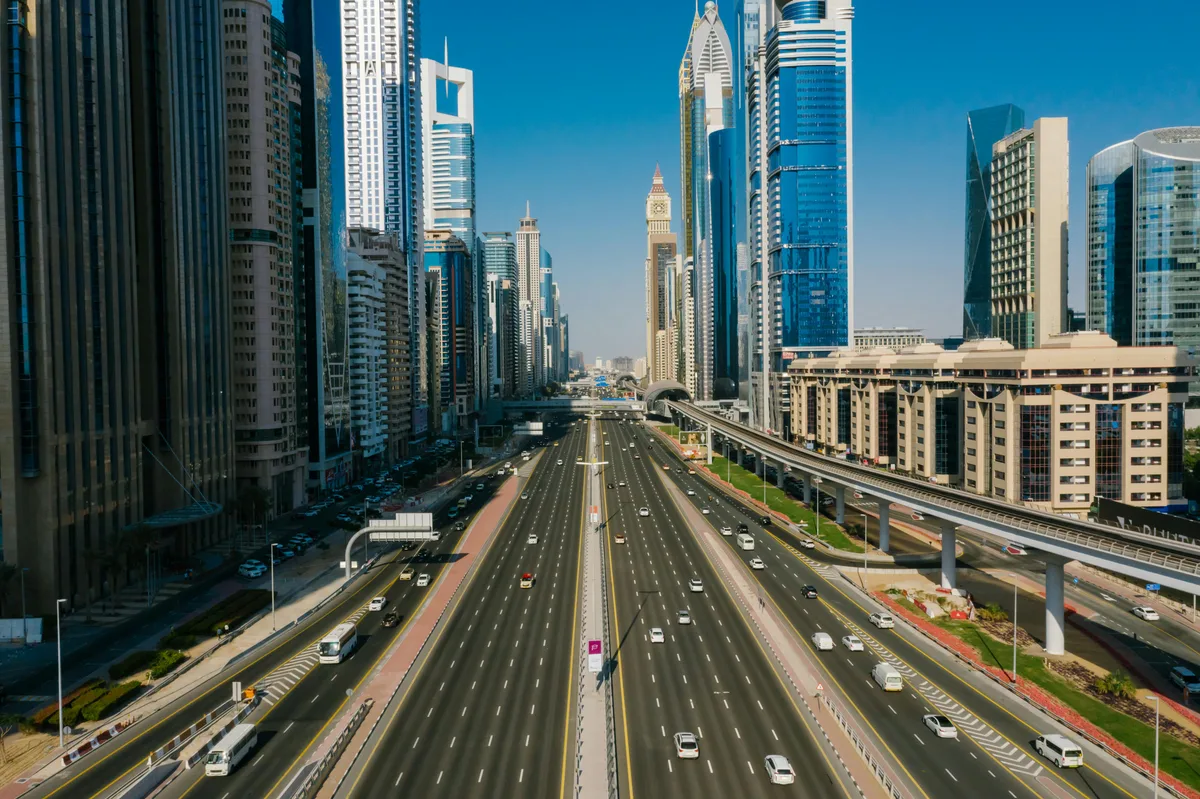 Luftbild der Sheikh Zayed Road, Dubai